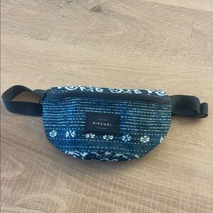 🌊 Rip Curl Surf Shack Navy and White Patterned Waist Bag